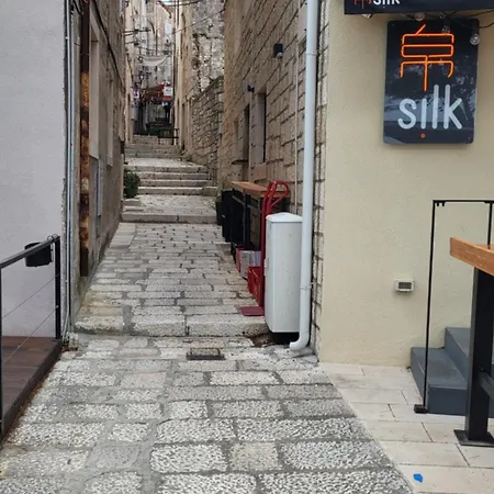 Old Town Marija Apartman *